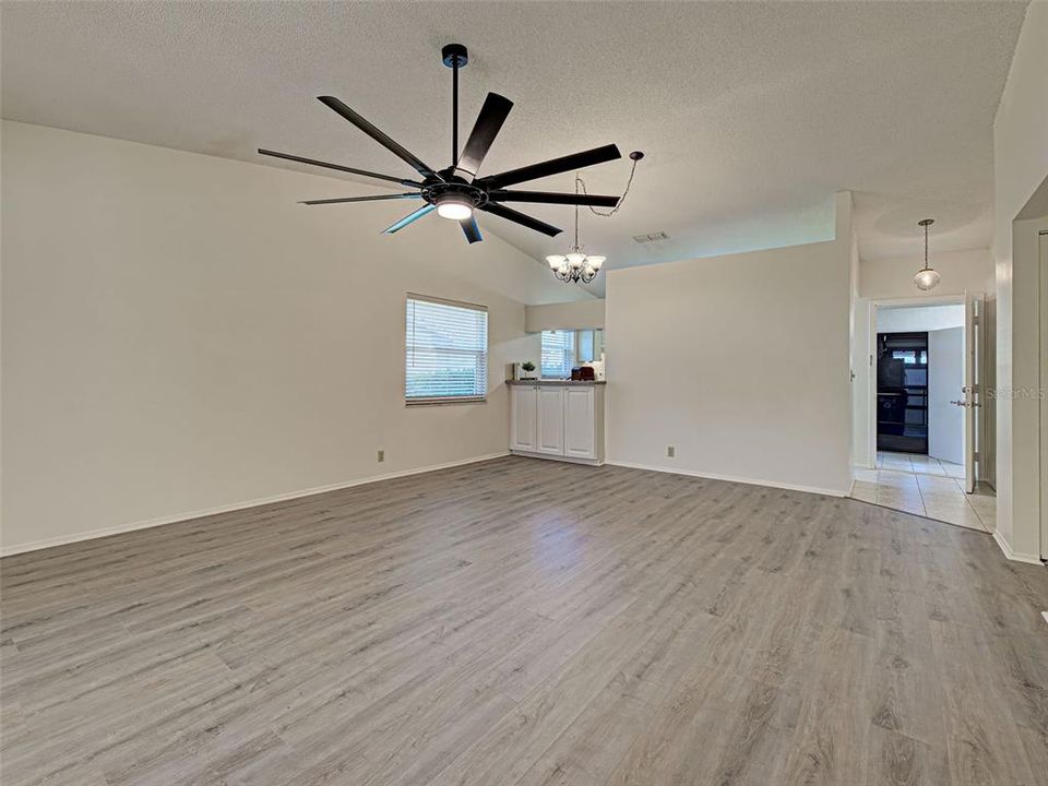 На продажу: $260,000 (2 спален, 2 ванн, 1072 Квадратных фут)