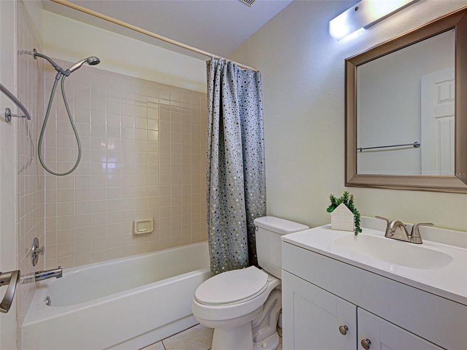 На продажу: $260,000 (2 спален, 2 ванн, 1072 Квадратных фут)