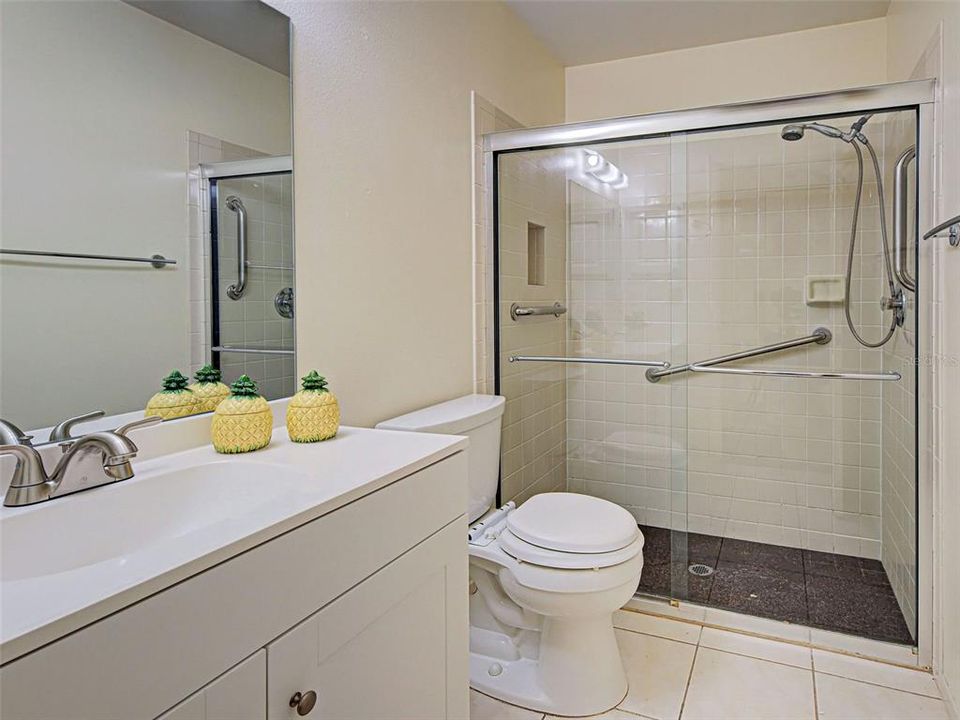 На продажу: $260,000 (2 спален, 2 ванн, 1072 Квадратных фут)