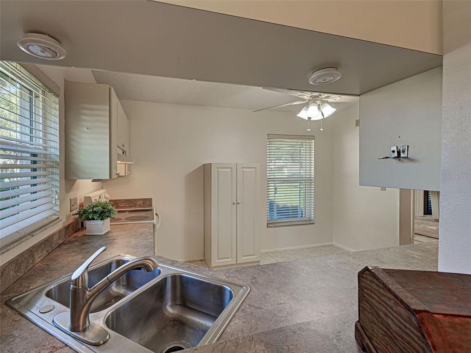 На продажу: $260,000 (2 спален, 2 ванн, 1072 Квадратных фут)