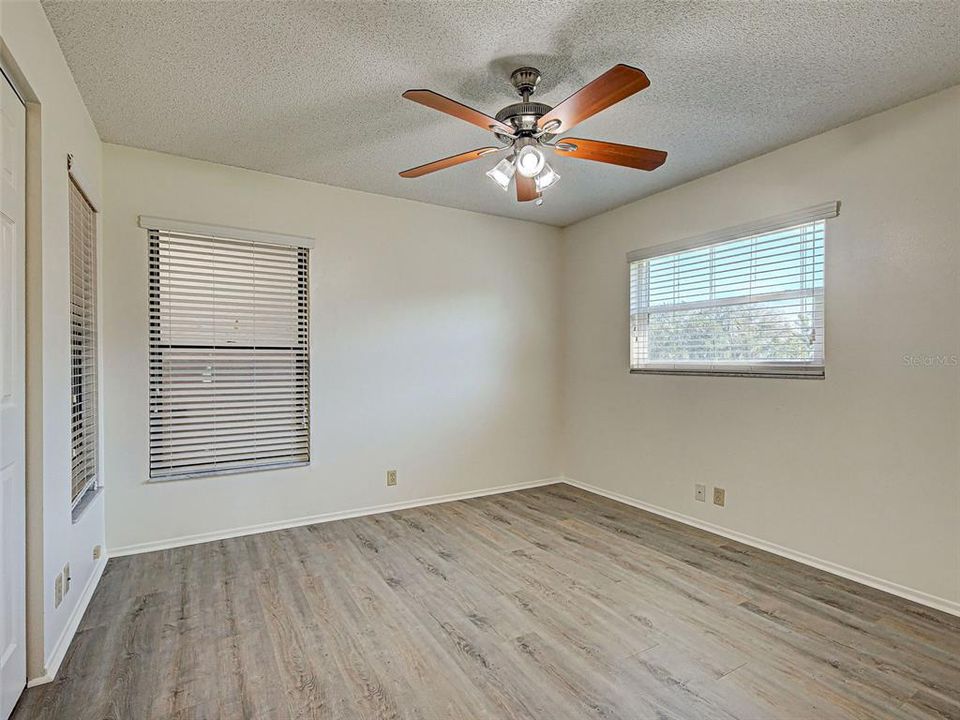 На продажу: $260,000 (2 спален, 2 ванн, 1072 Квадратных фут)