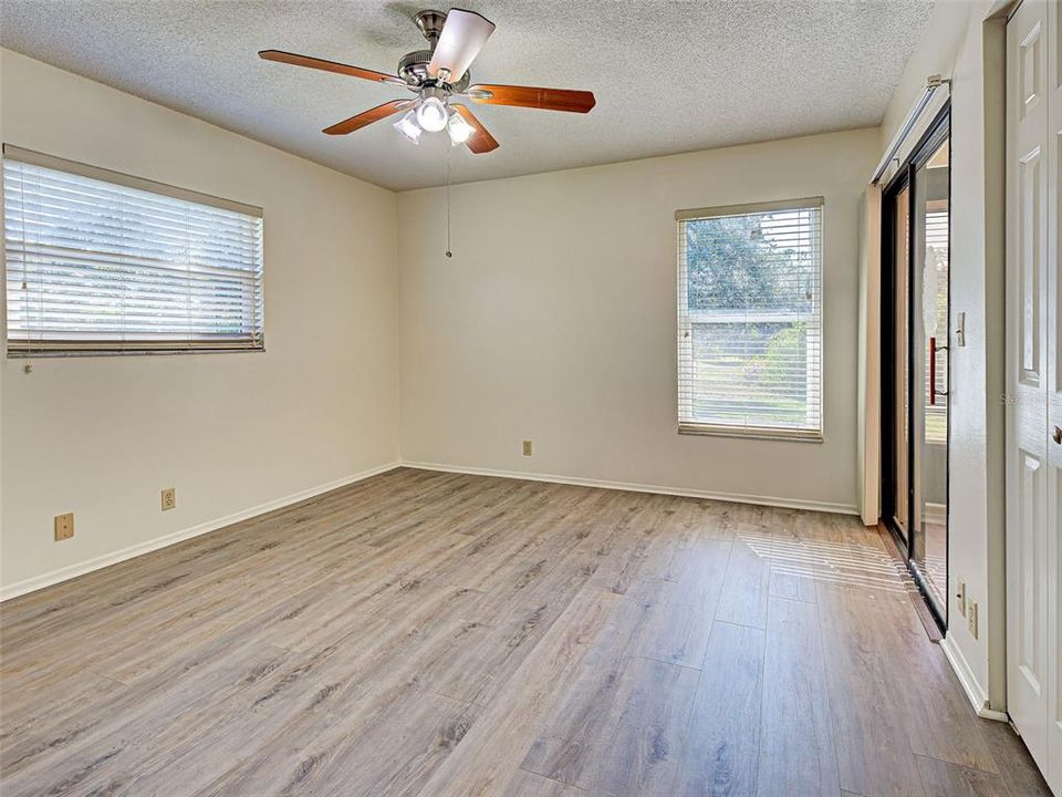 На продажу: $260,000 (2 спален, 2 ванн, 1072 Квадратных фут)