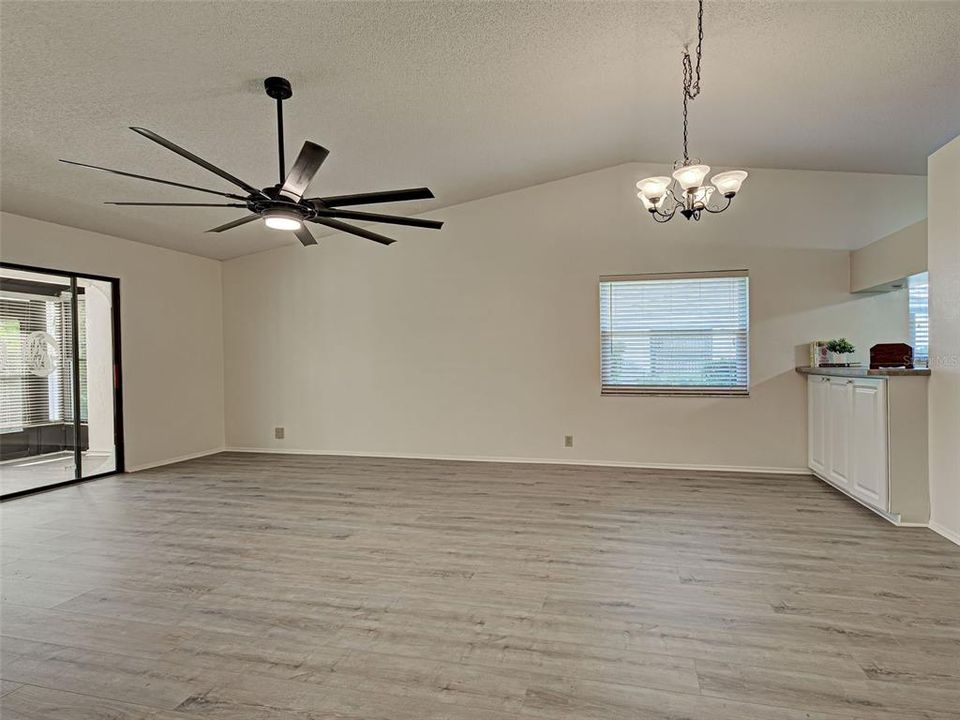 На продажу: $260,000 (2 спален, 2 ванн, 1072 Квадратных фут)