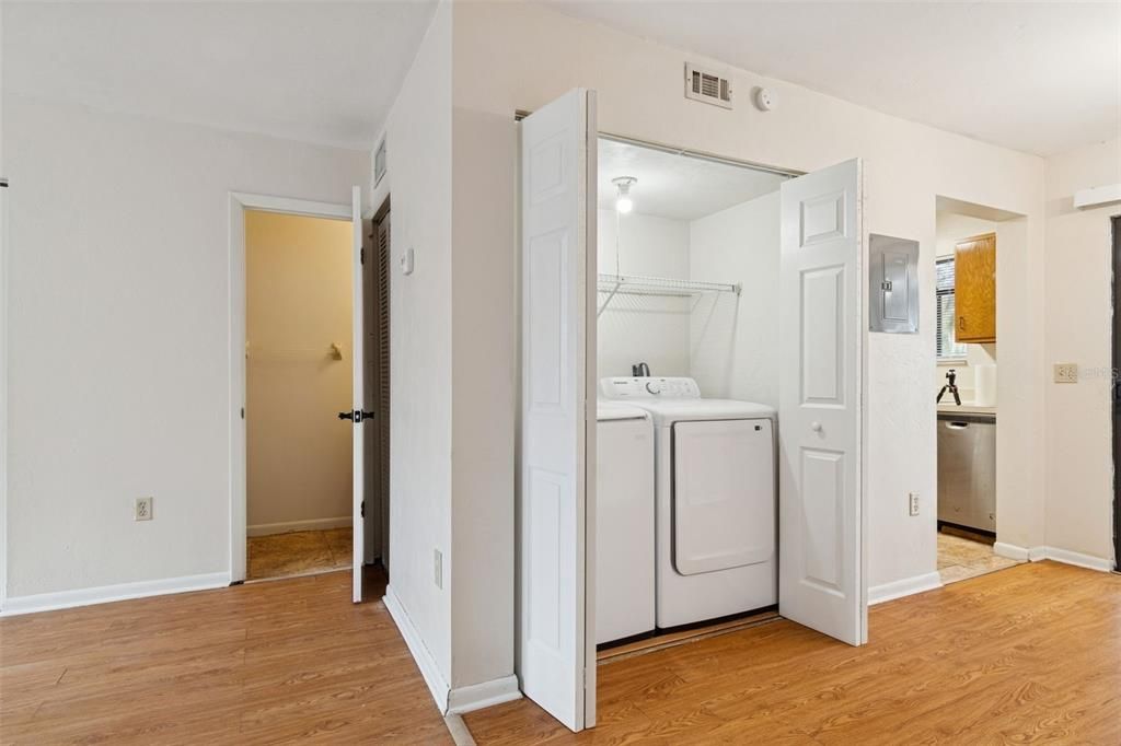 На продажу: $145,000 (2 спален, 2 ванн, 1133 Квадратных фут)