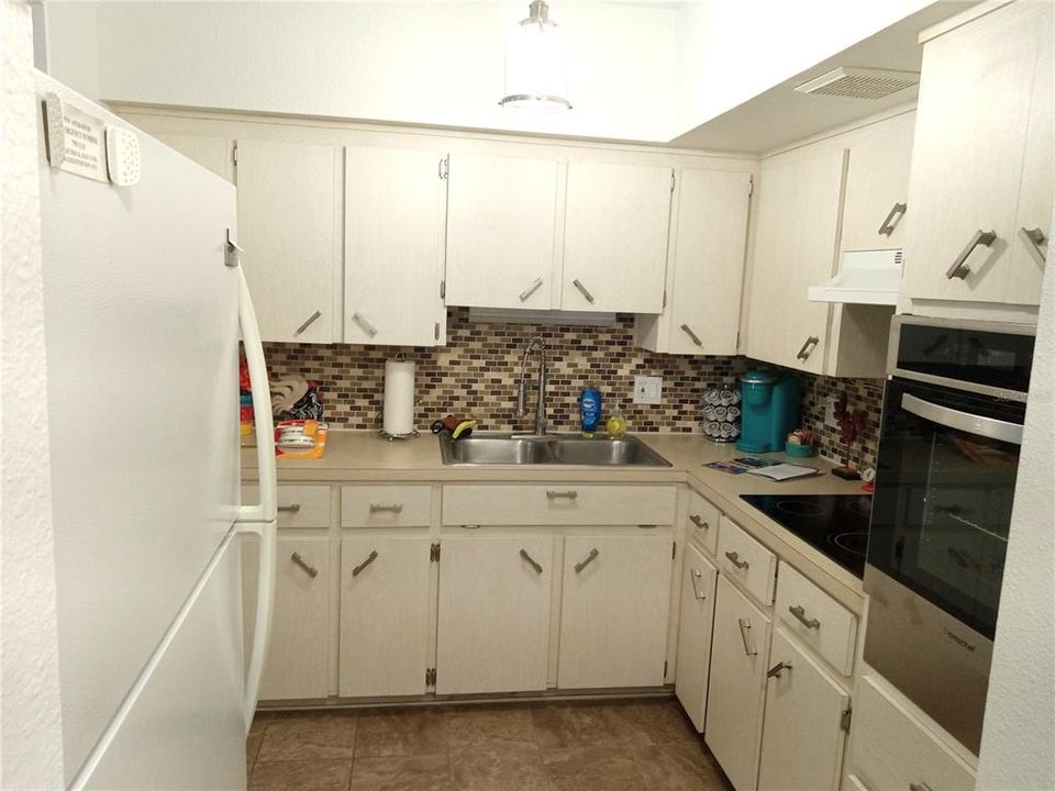 For Rent: $1,500 (1 beds, 1 baths, 825 Square Feet)