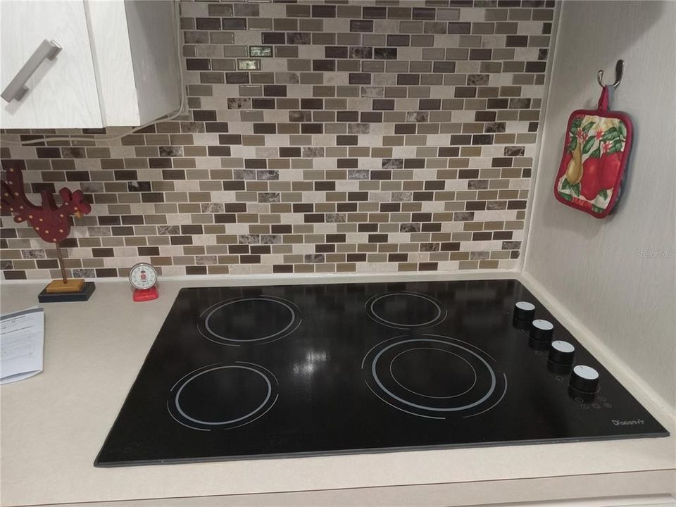 For Rent: $1,500 (1 beds, 1 baths, 825 Square Feet)