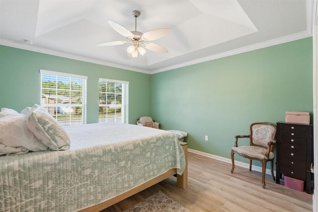 На продажу: $399,900 (3 спален, 2 ванн, 1423 Квадратных фут)