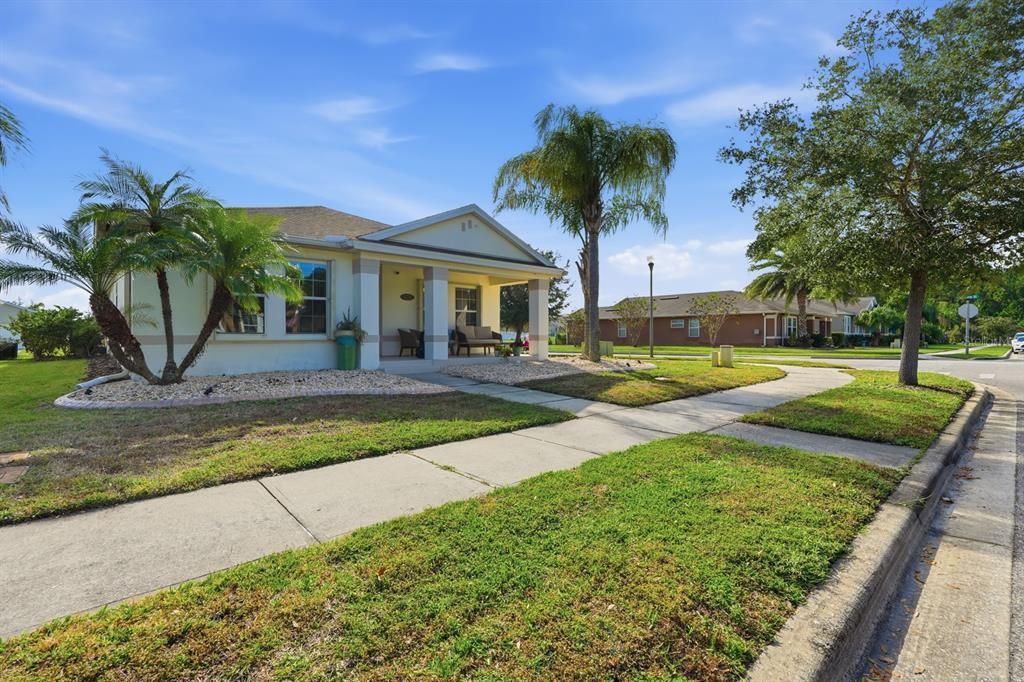 На продажу: $399,900 (3 спален, 2 ванн, 1423 Квадратных фут)