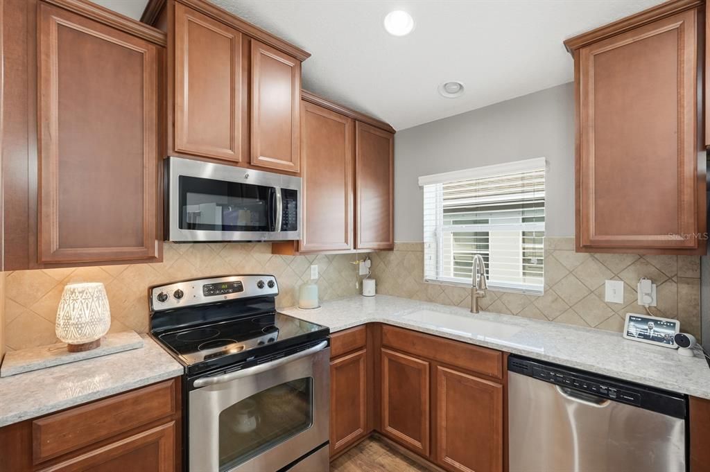 На продажу: $399,900 (3 спален, 2 ванн, 1423 Квадратных фут)