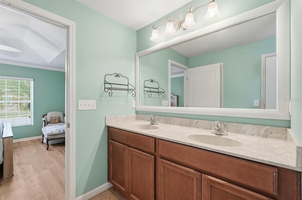 На продажу: $399,900 (3 спален, 2 ванн, 1423 Квадратных фут)