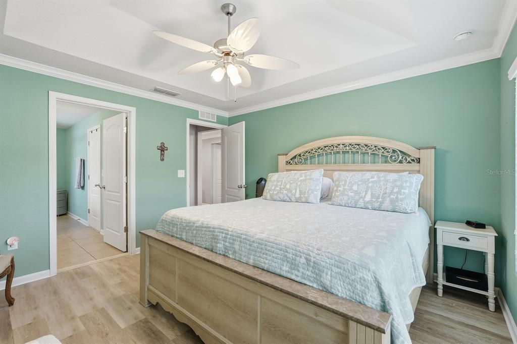 На продажу: $399,900 (3 спален, 2 ванн, 1423 Квадратных фут)