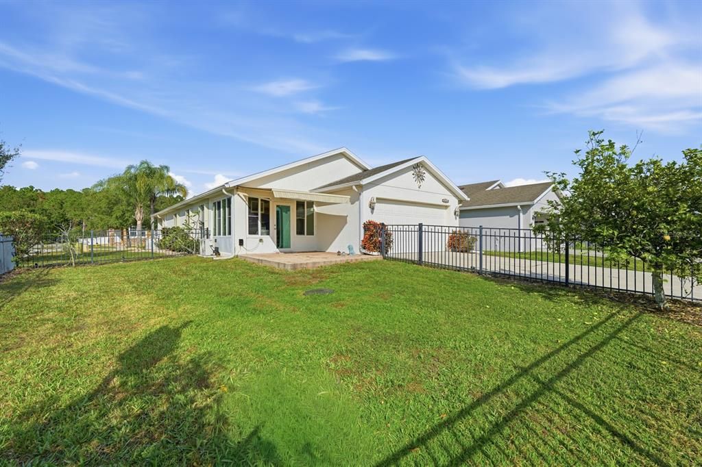 На продажу: $399,900 (3 спален, 2 ванн, 1423 Квадратных фут)