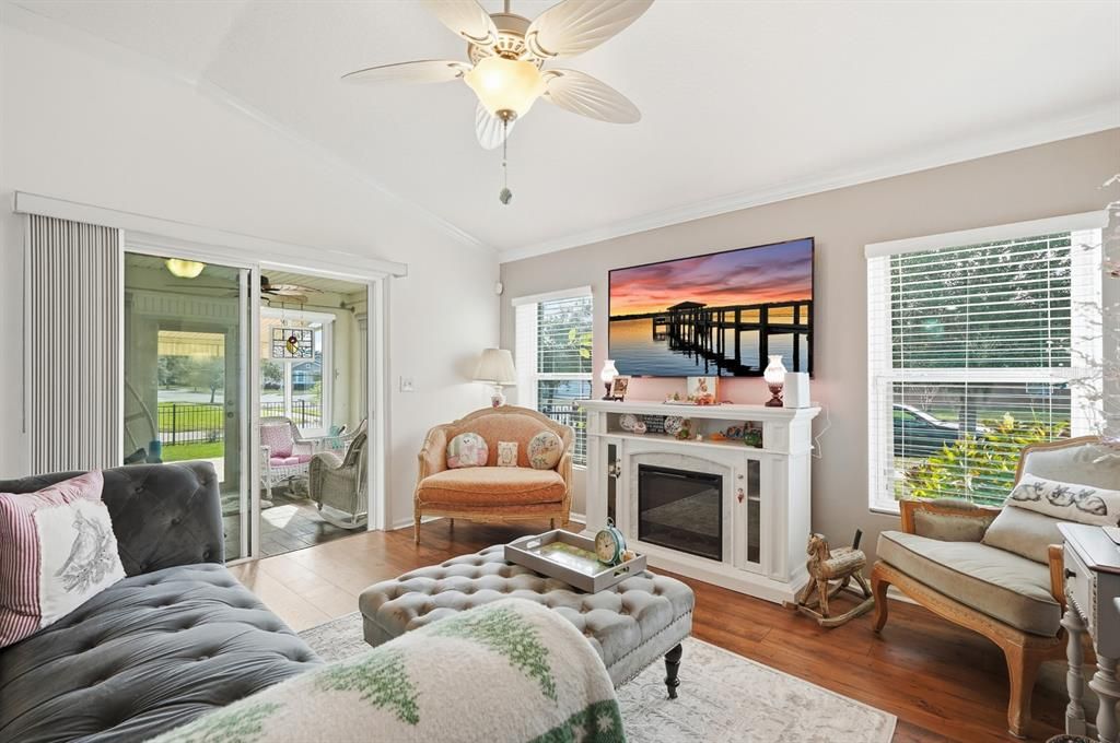 На продажу: $399,900 (3 спален, 2 ванн, 1423 Квадратных фут)