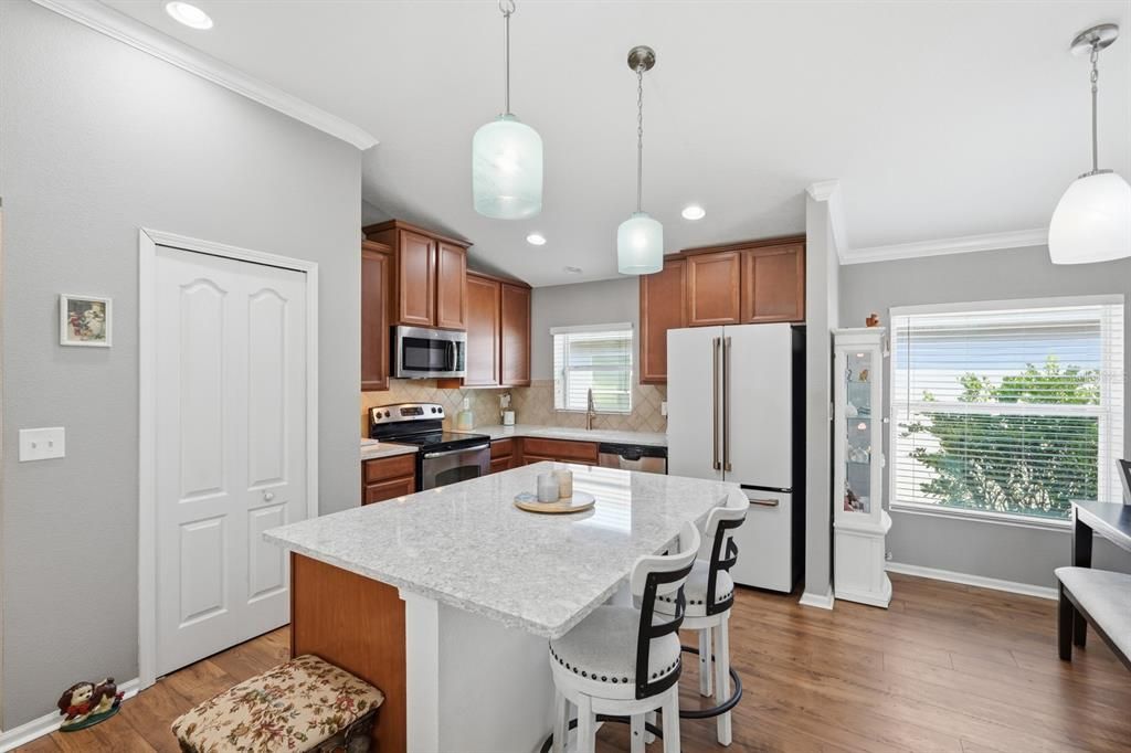 На продажу: $399,900 (3 спален, 2 ванн, 1423 Квадратных фут)