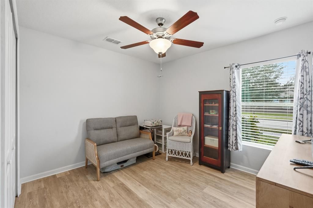 На продажу: $399,900 (3 спален, 2 ванн, 1423 Квадратных фут)