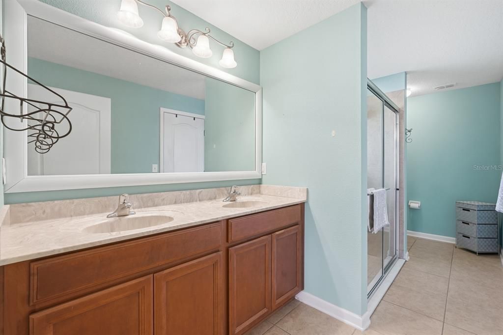 На продажу: $399,900 (3 спален, 2 ванн, 1423 Квадратных фут)