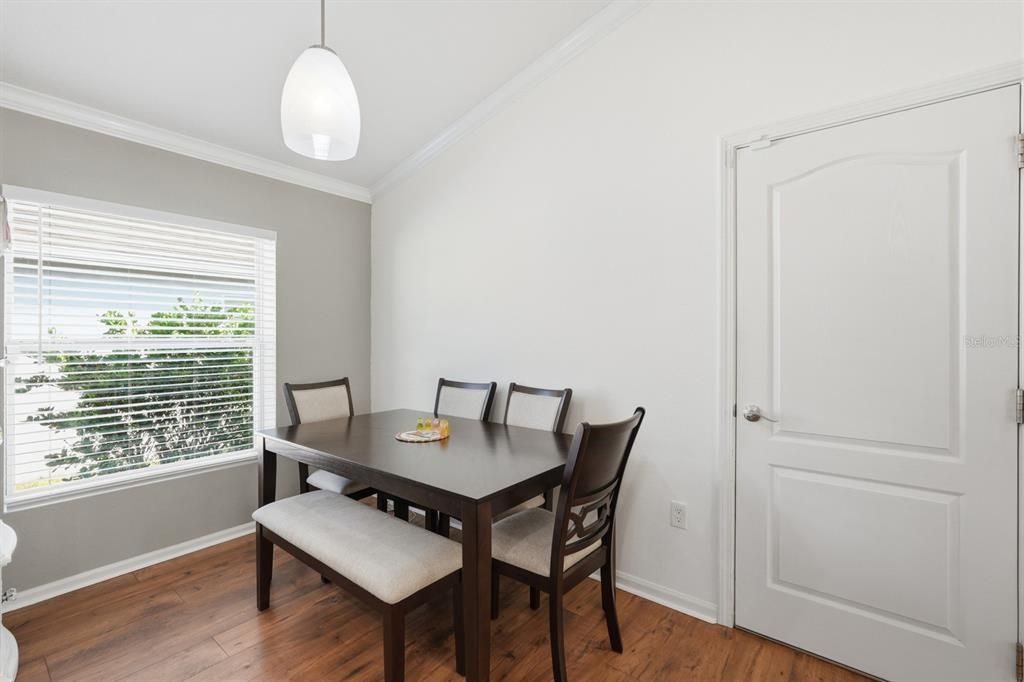 На продажу: $399,900 (3 спален, 2 ванн, 1423 Квадратных фут)