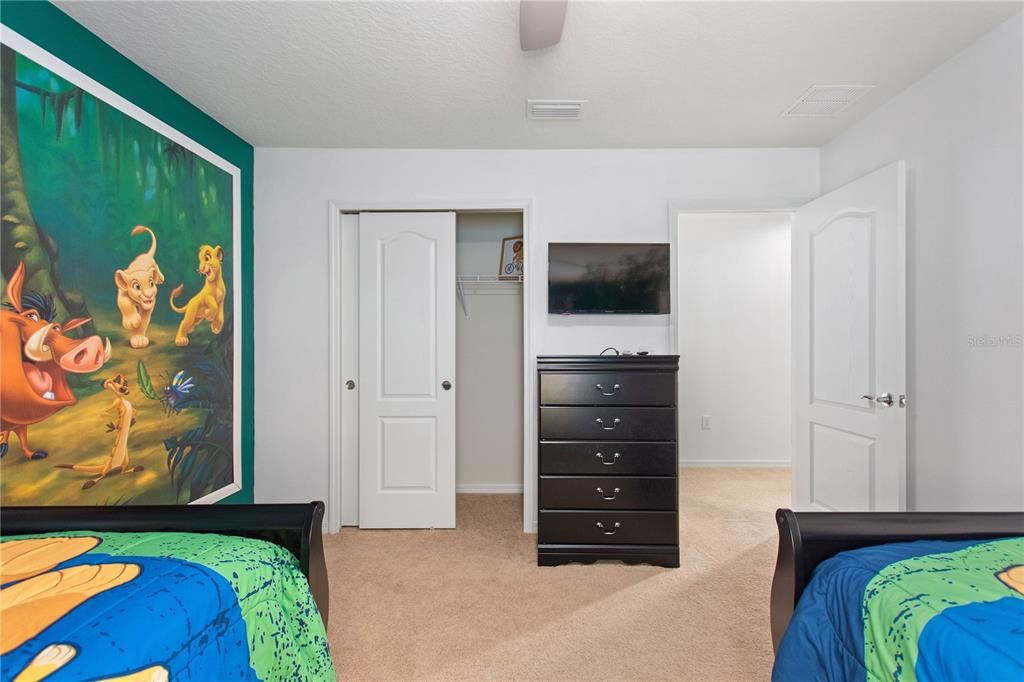 For Sale: $595,000 (7 beds, 5 baths, 3281 Square Feet)