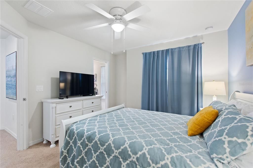 For Sale: $595,000 (7 beds, 5 baths, 3281 Square Feet)