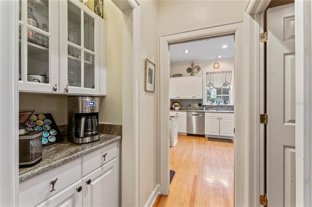 На продажу: $775,000 (3 спален, 2 ванн, 2205 Квадратных фут)