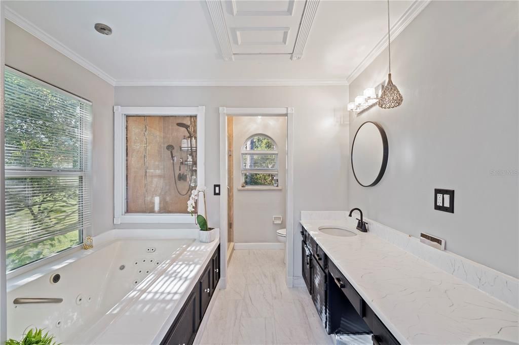 For Sale: $350,000 (3 beds, 2 baths, 1736 Square Feet)