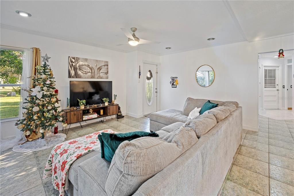 For Sale: $350,000 (3 beds, 2 baths, 1736 Square Feet)