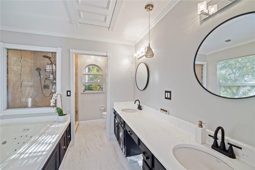 For Sale: $350,000 (3 beds, 2 baths, 1736 Square Feet)