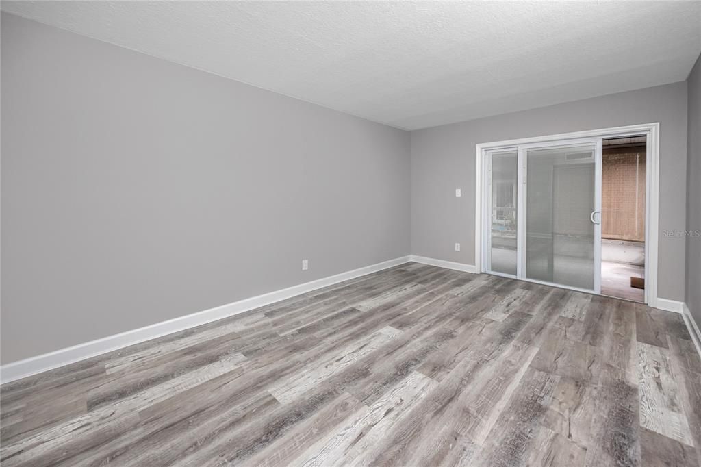 For Sale: $130,000 (1 beds, 1 baths, 680 Square Feet)