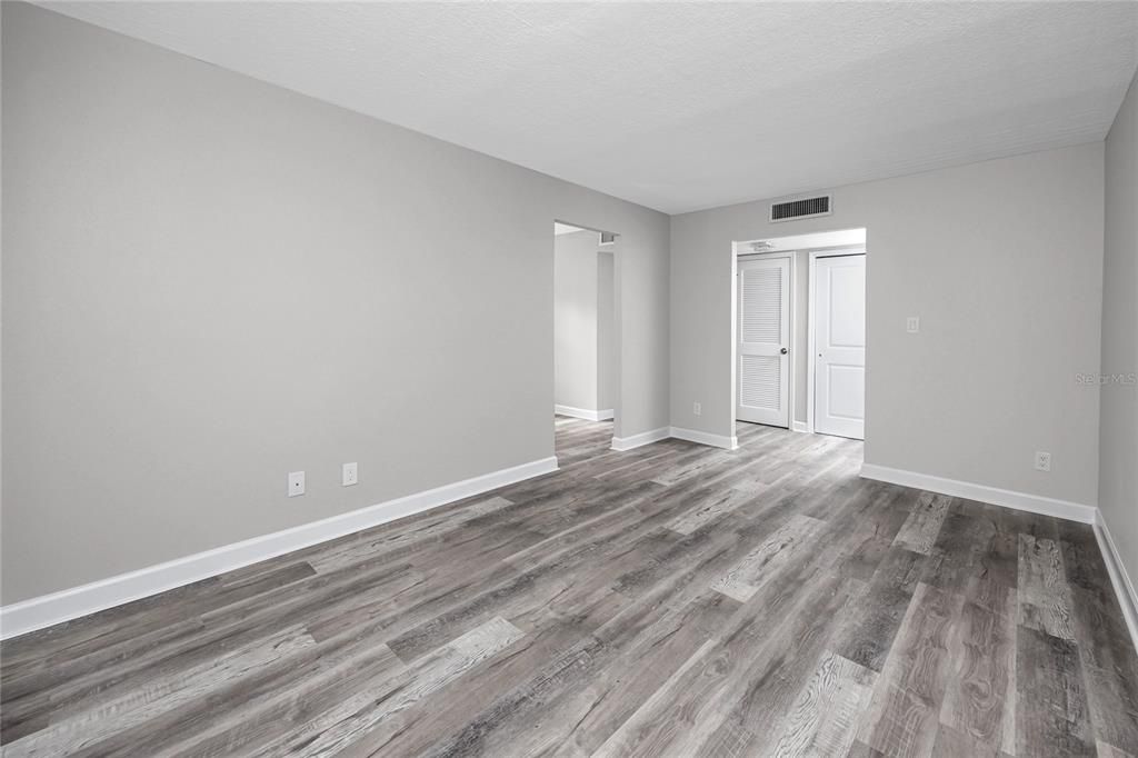 For Sale: $130,000 (1 beds, 1 baths, 680 Square Feet)