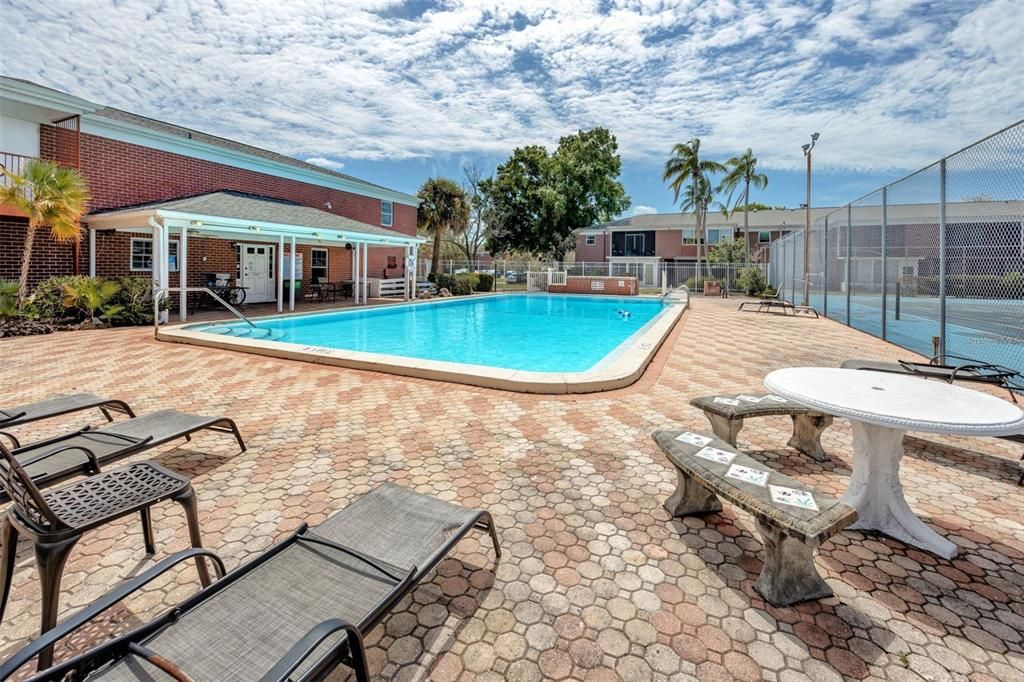 For Sale: $130,000 (1 beds, 1 baths, 680 Square Feet)