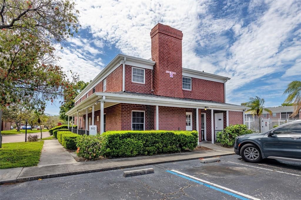 For Sale: $130,000 (1 beds, 1 baths, 680 Square Feet)