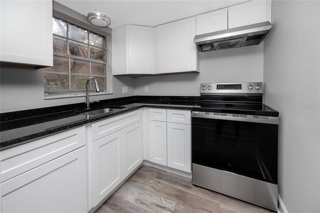 For Sale: $130,000 (1 beds, 1 baths, 680 Square Feet)