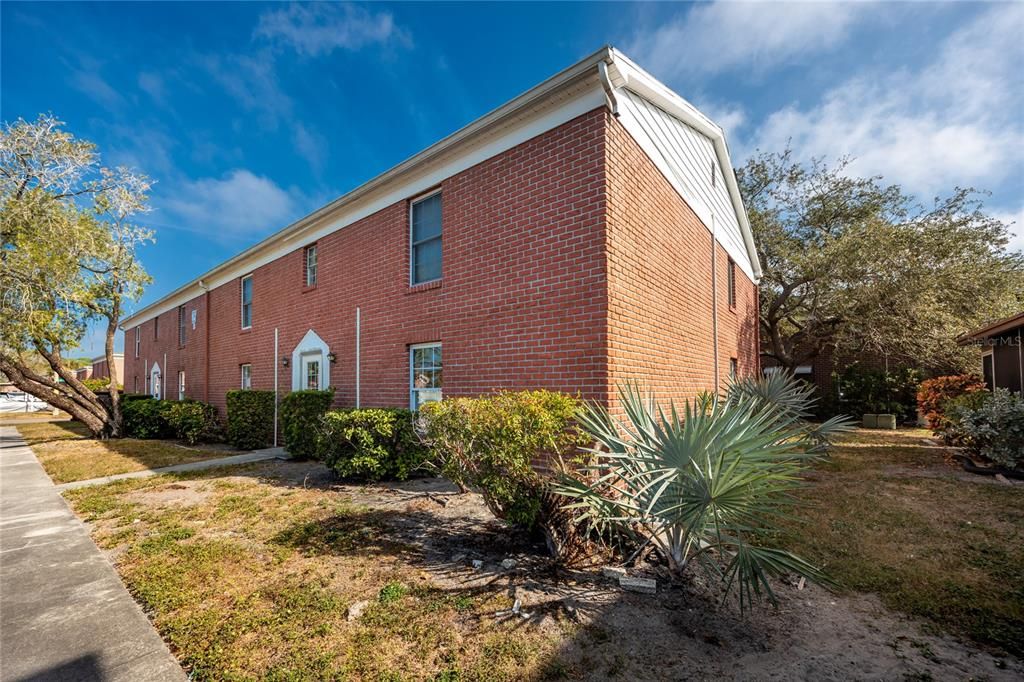 For Sale: $130,000 (1 beds, 1 baths, 680 Square Feet)