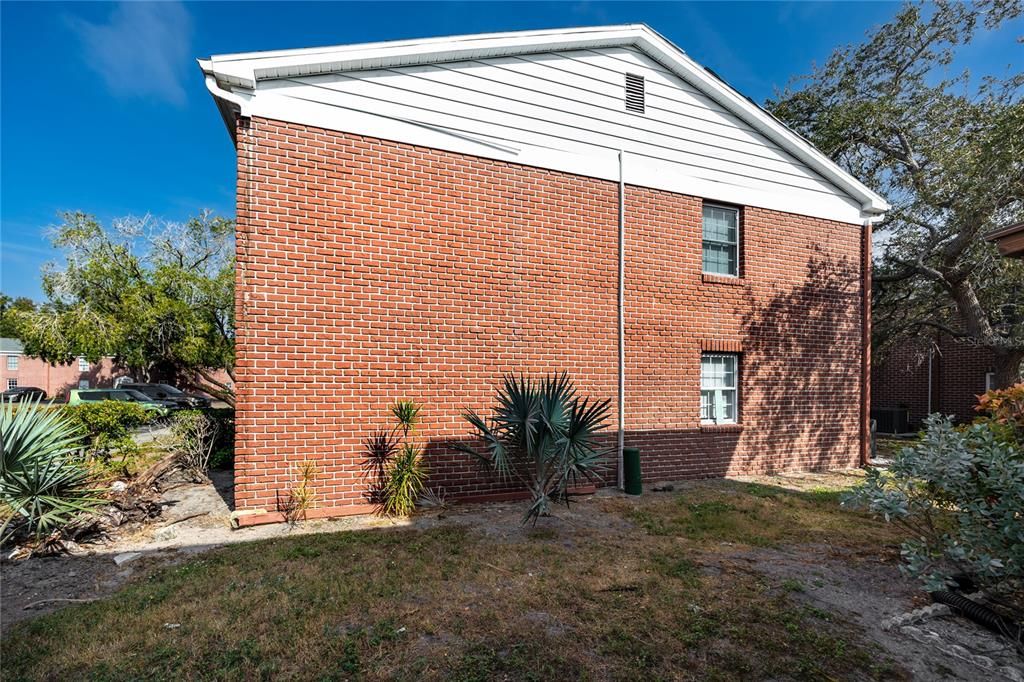 For Sale: $130,000 (1 beds, 1 baths, 680 Square Feet)