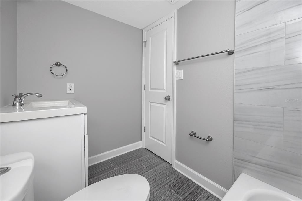 For Sale: $130,000 (1 beds, 1 baths, 680 Square Feet)