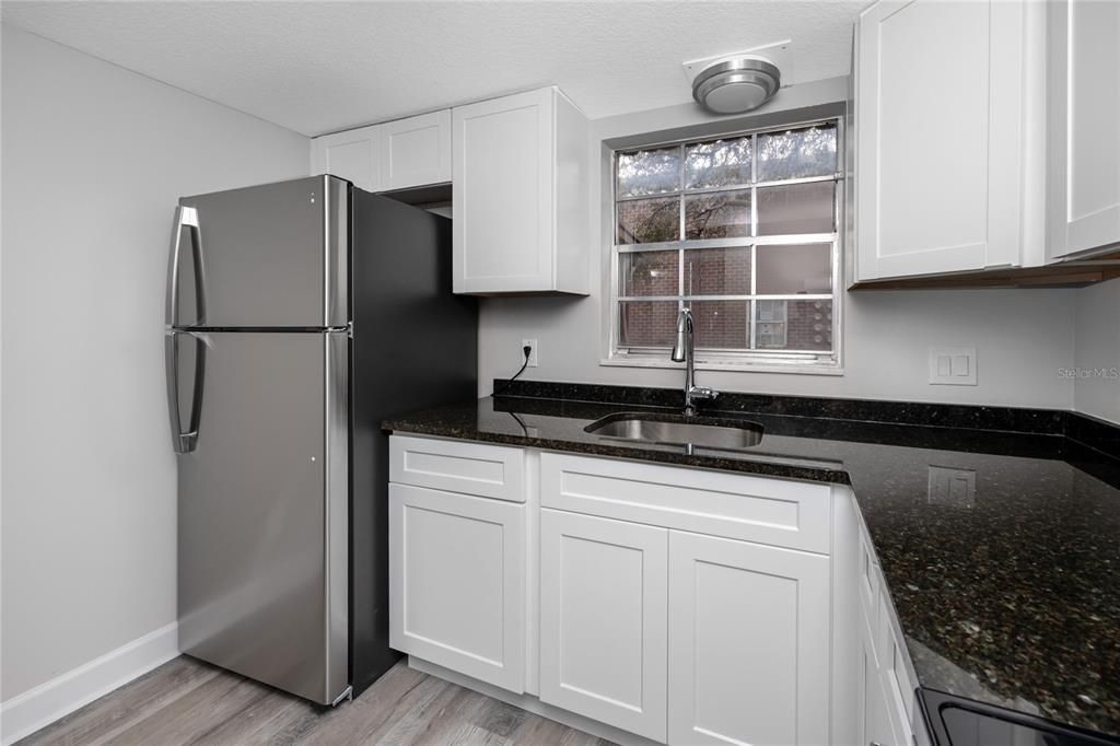 For Sale: $130,000 (1 beds, 1 baths, 680 Square Feet)