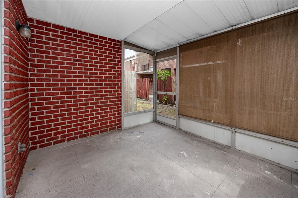 For Sale: $130,000 (1 beds, 1 baths, 680 Square Feet)