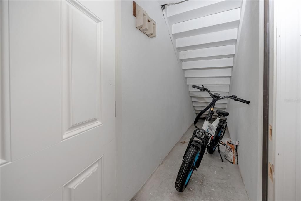 For Sale: $130,000 (1 beds, 1 baths, 680 Square Feet)