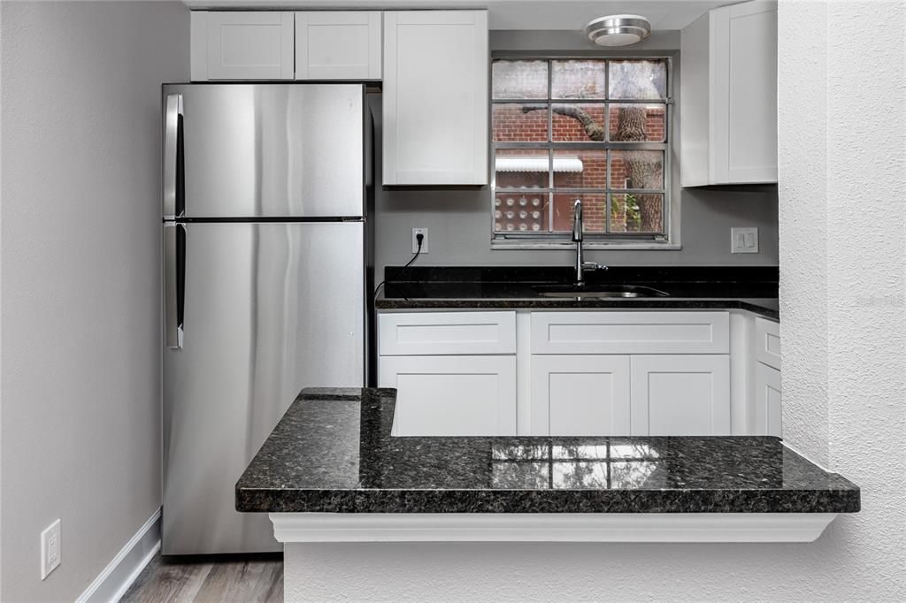 For Sale: $130,000 (1 beds, 1 baths, 680 Square Feet)