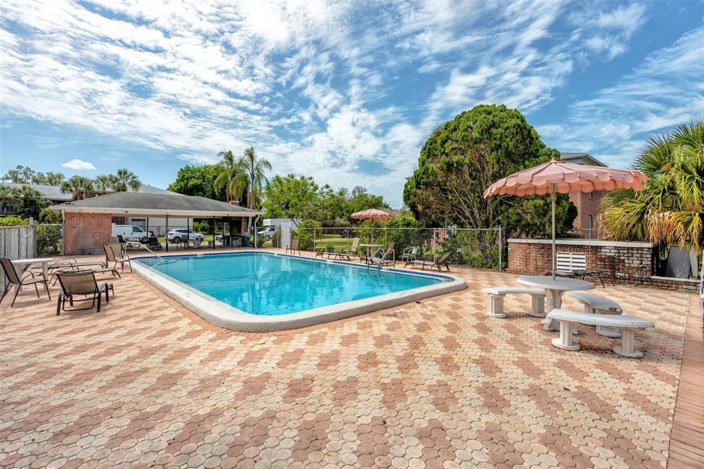 For Sale: $130,000 (1 beds, 1 baths, 680 Square Feet)