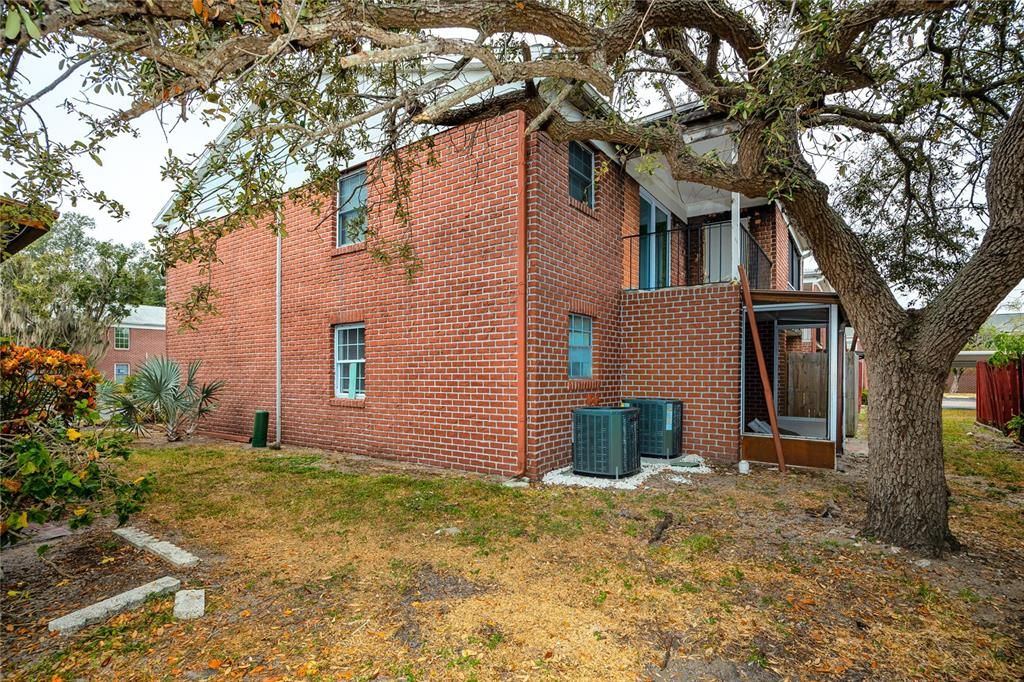 For Sale: $130,000 (1 beds, 1 baths, 680 Square Feet)