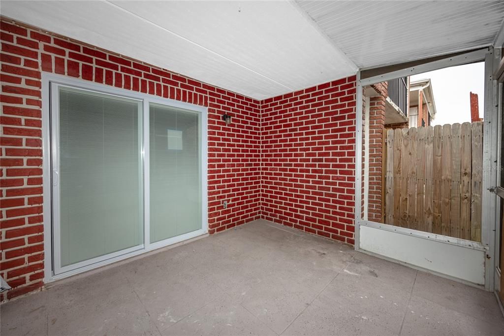 For Sale: $130,000 (1 beds, 1 baths, 680 Square Feet)