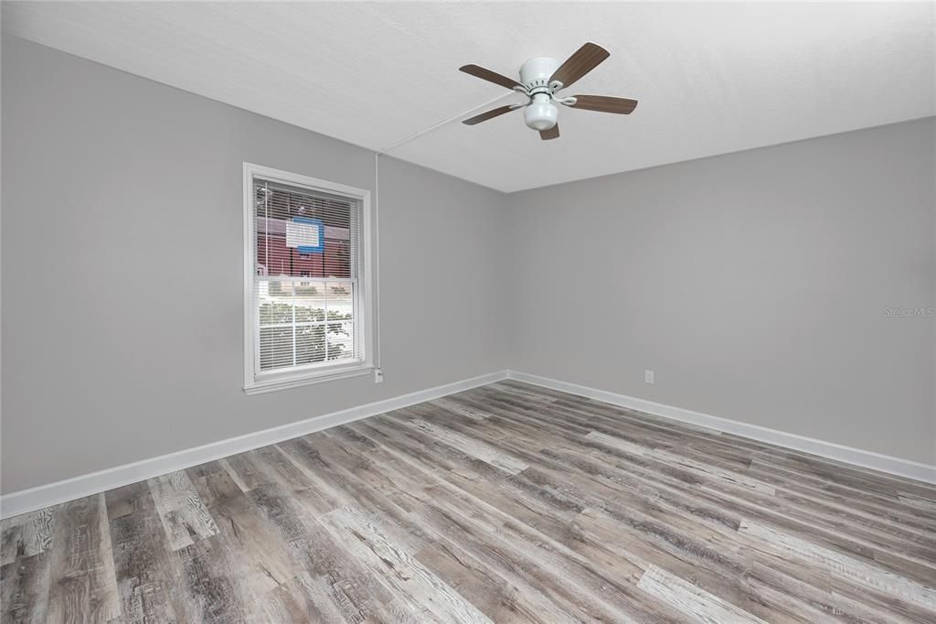 For Sale: $130,000 (1 beds, 1 baths, 680 Square Feet)