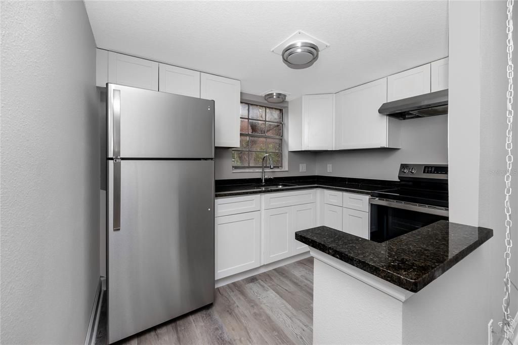 For Sale: $130,000 (1 beds, 1 baths, 680 Square Feet)