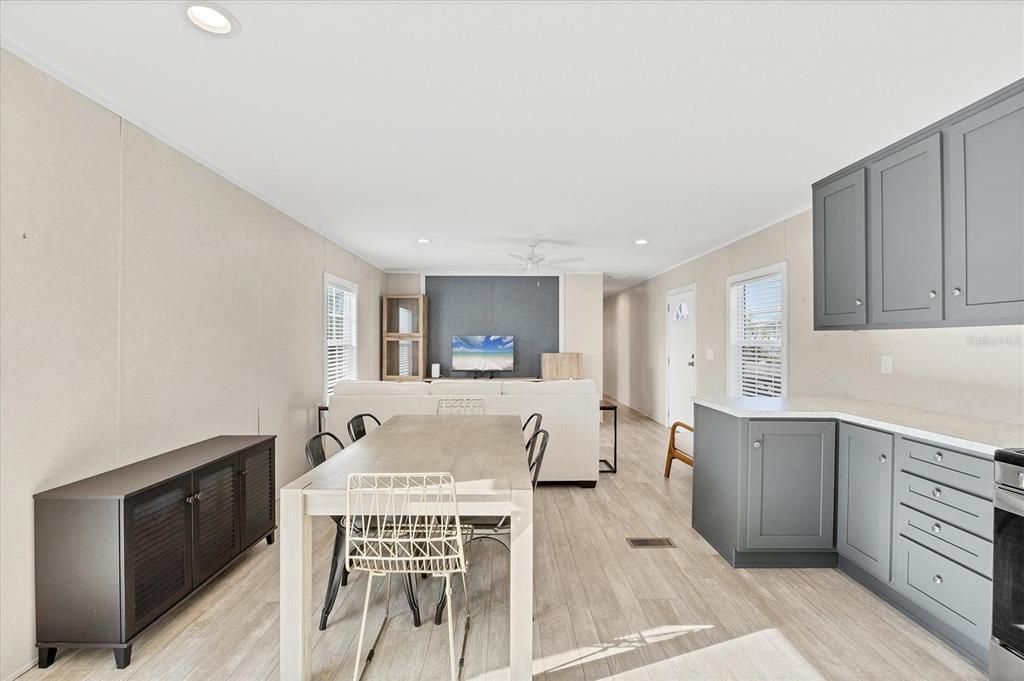 待售: $229,900 (3 贝兹, 2 浴室, 1056 平方英尺)