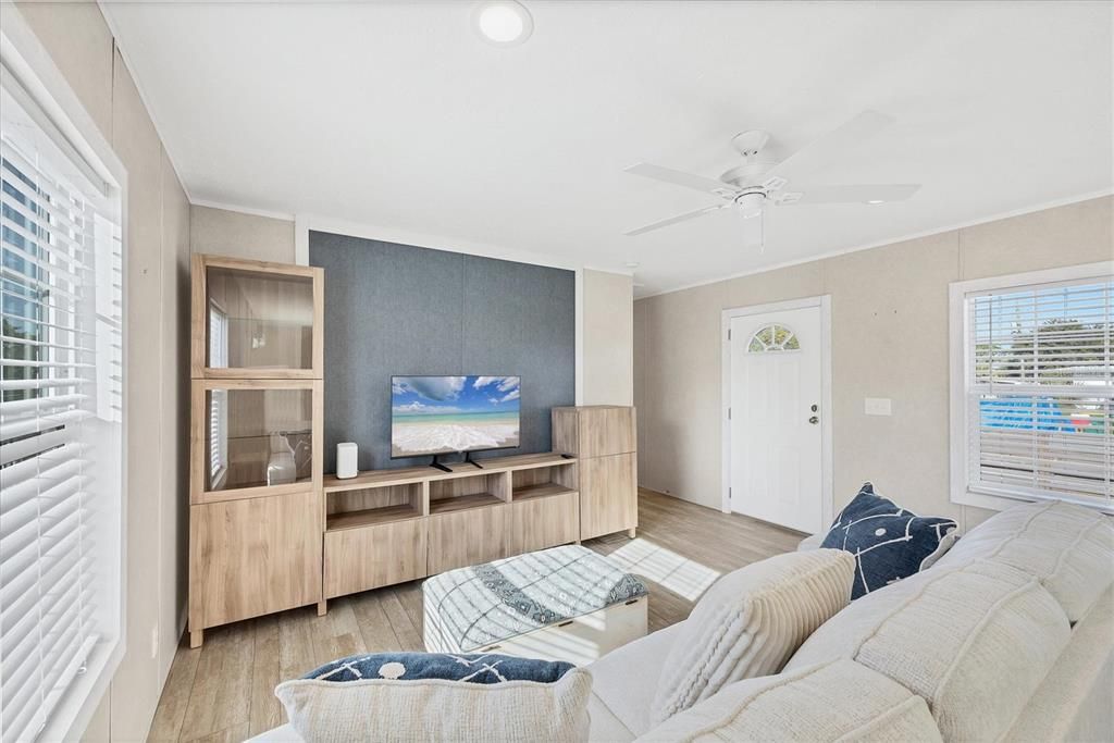 待售: $229,900 (3 贝兹, 2 浴室, 1056 平方英尺)