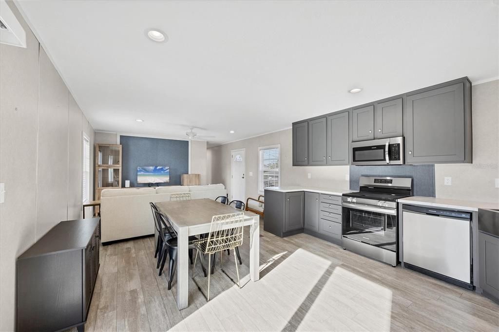 待售: $229,900 (3 贝兹, 2 浴室, 1056 平方英尺)