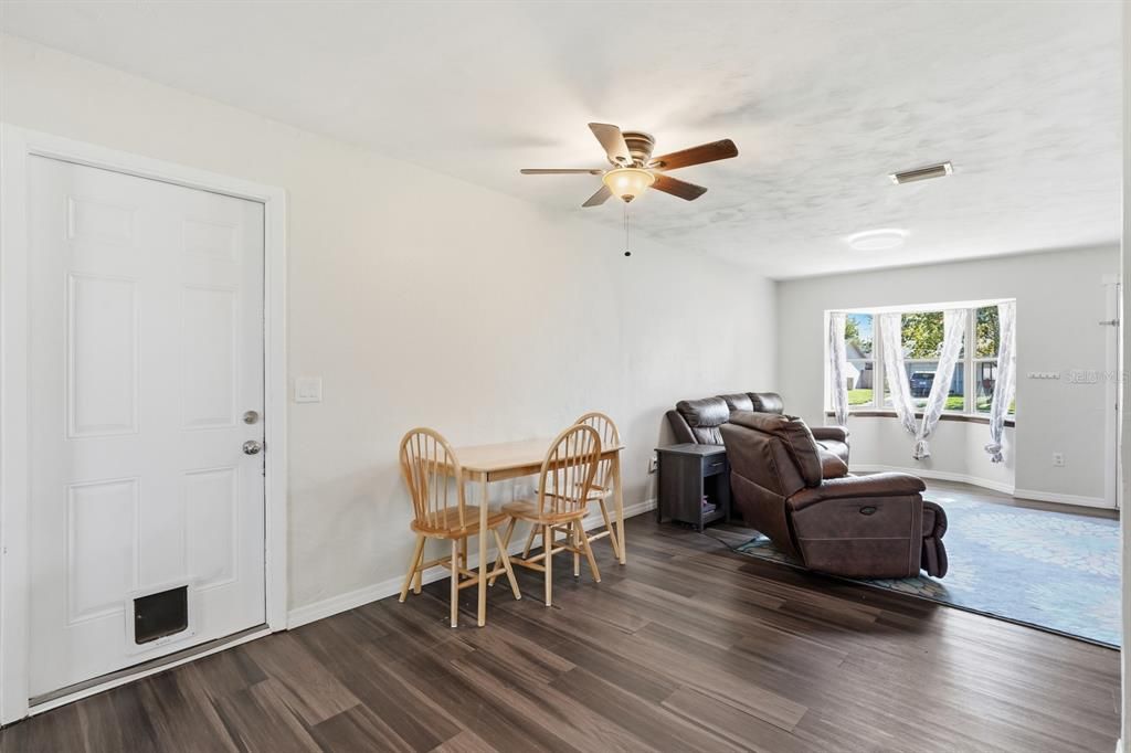 На продажу: $285,000 (3 спален, 2 ванн, 1257 Квадратных фут)