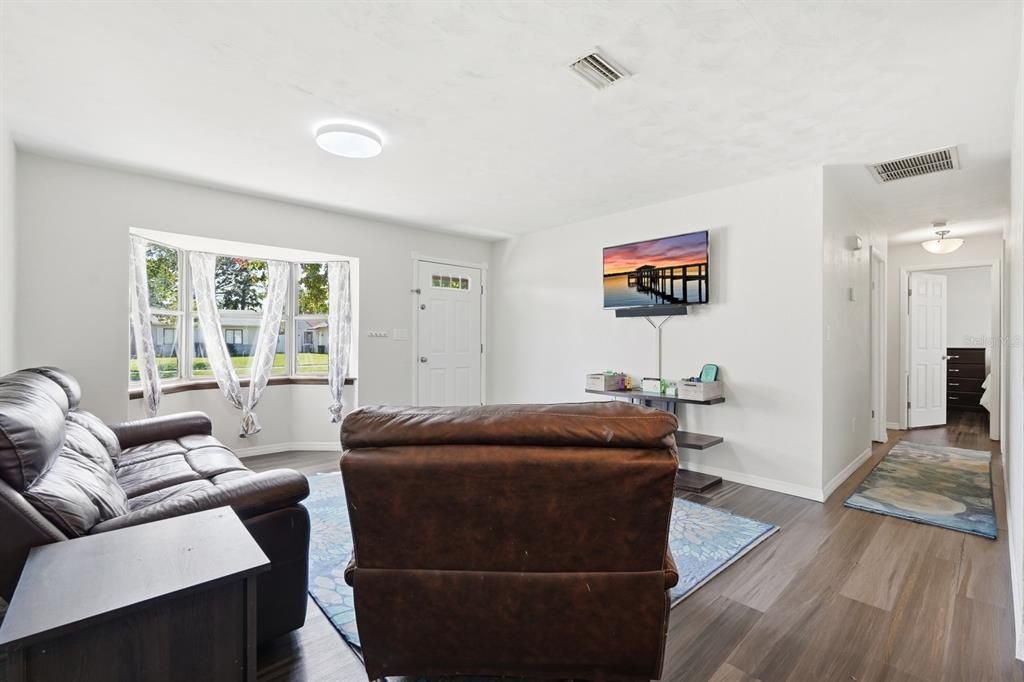 На продажу: $285,000 (3 спален, 2 ванн, 1257 Квадратных фут)