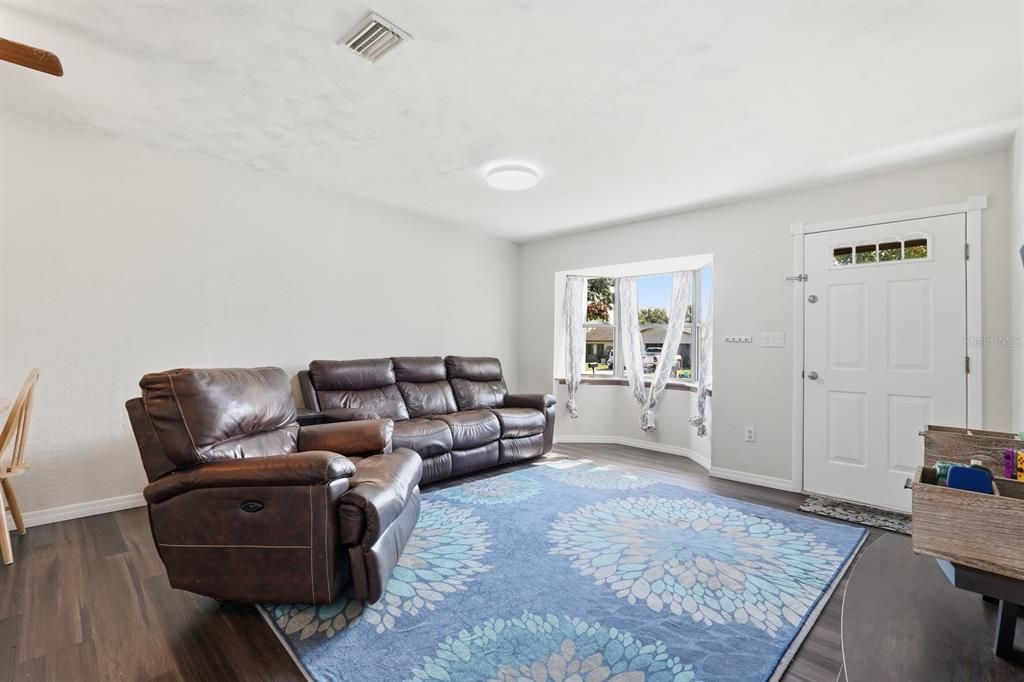 На продажу: $285,000 (3 спален, 2 ванн, 1257 Квадратных фут)